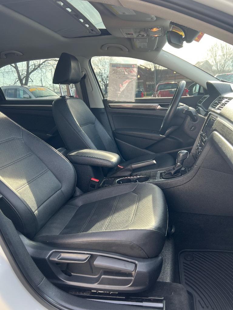2017 Volkswagen Passat SE - Photo 12