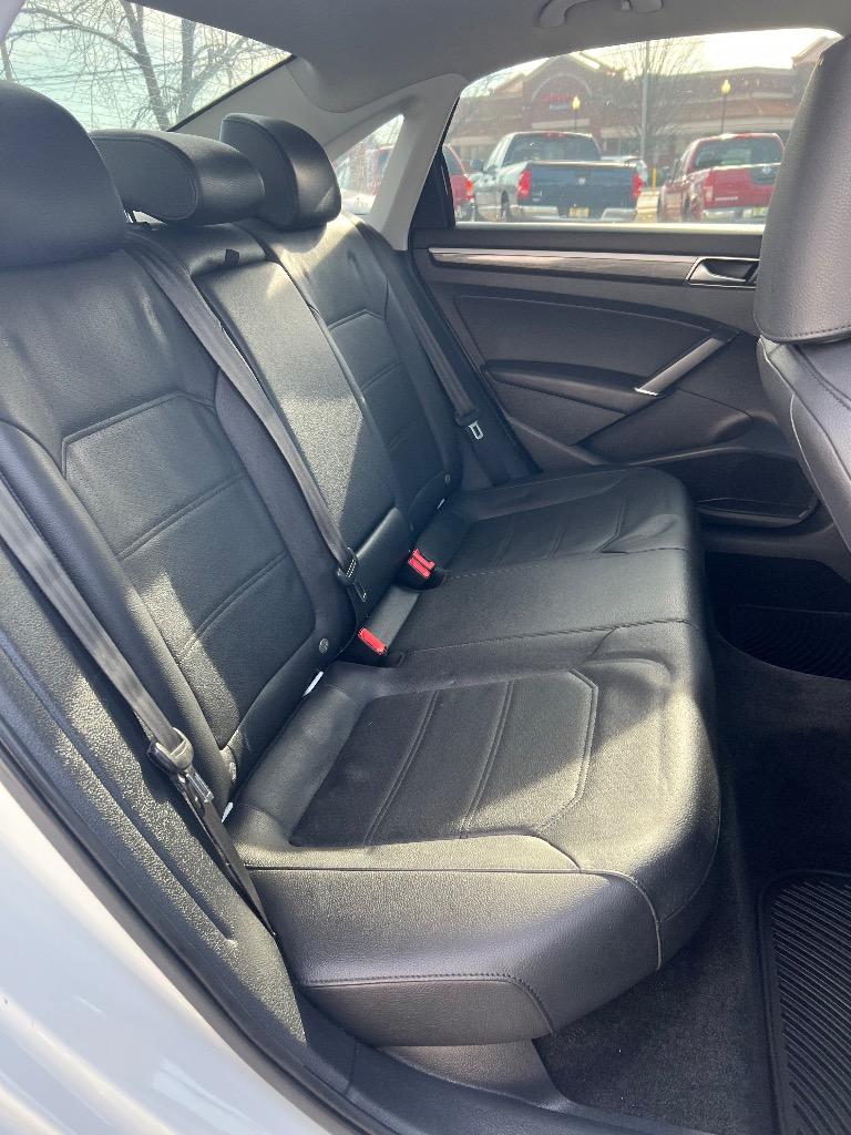 2017 Volkswagen Passat SE - Photo 13