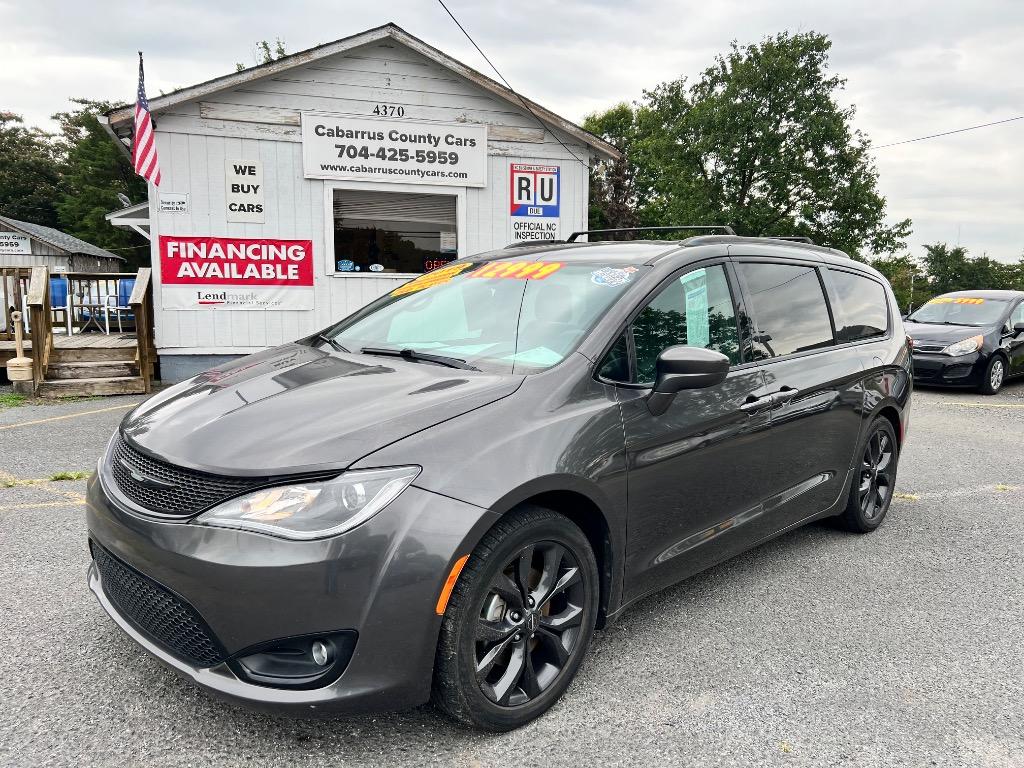 2019 Chrysler Pacifica Touring L Plus's photo