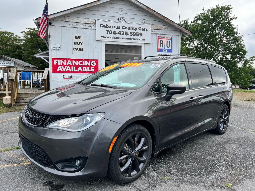 2019 Chrysler Pacifica Touring L Plus's photo