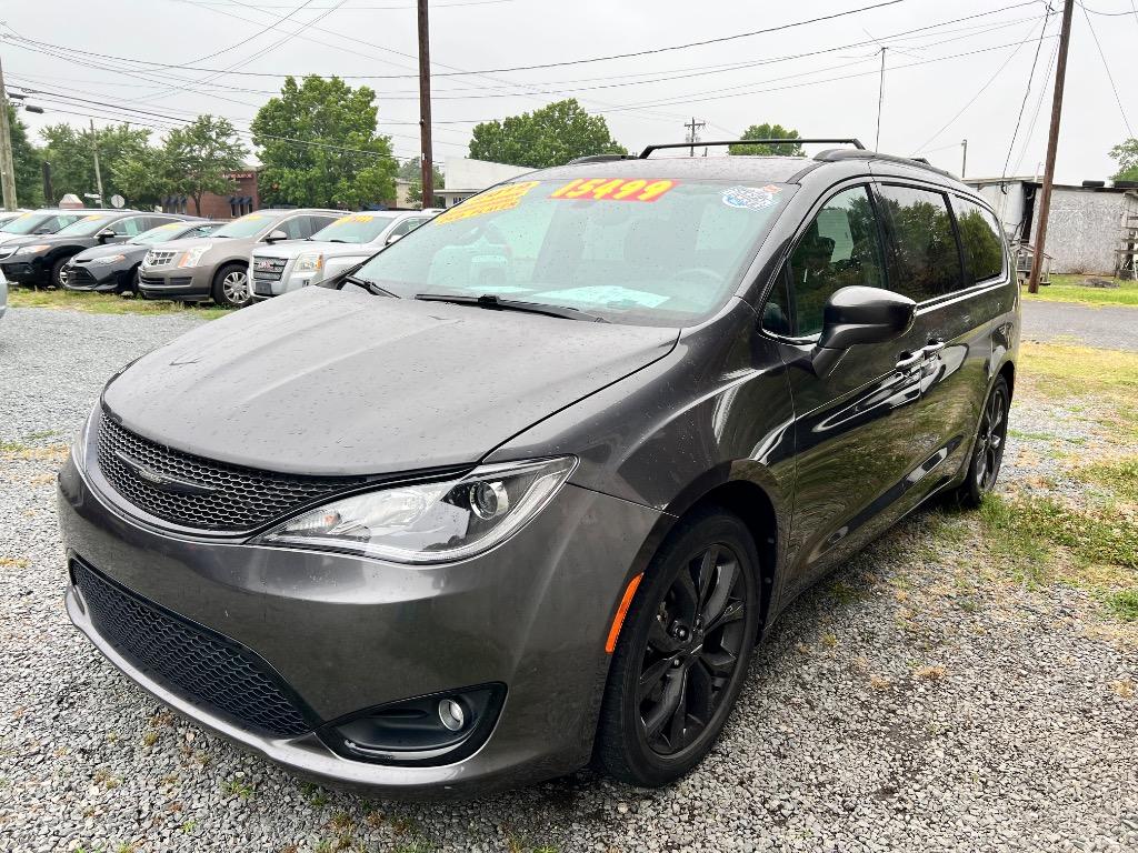 2019 Chrysler Pacifica Touring L Plus's photo