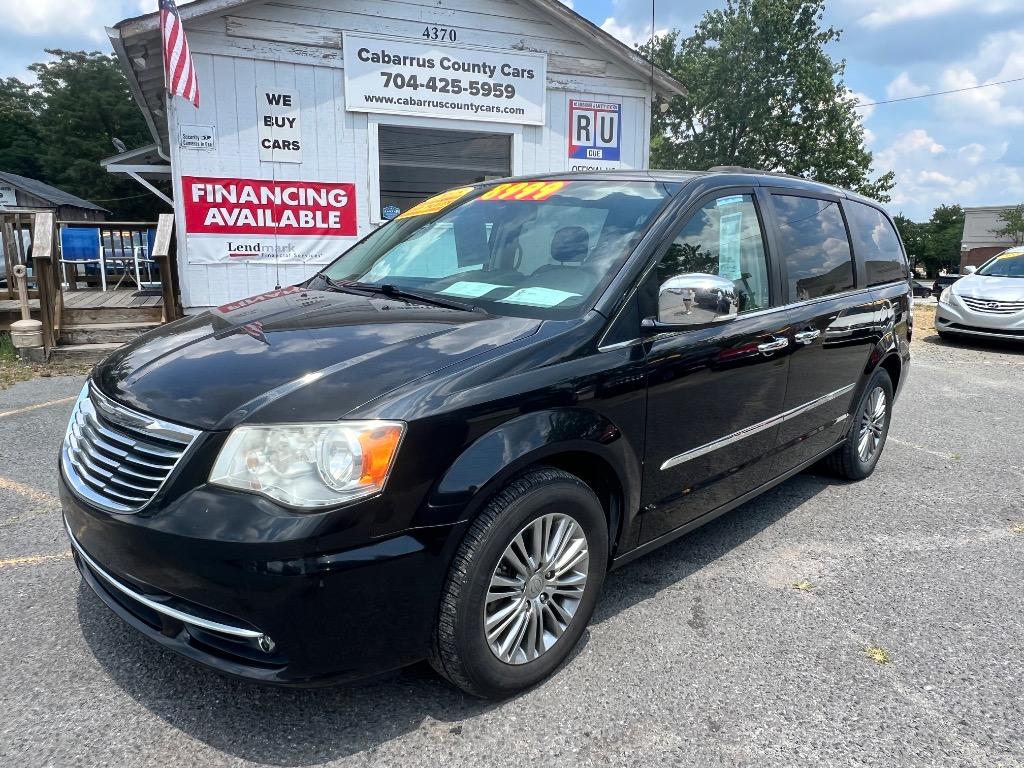 2015 Chrysler Town & Country Touring-L's photo